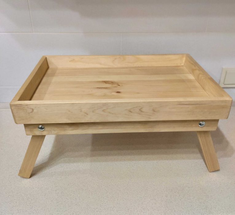 Столик для ноутбука. Столик для завтрака в постель на ножках