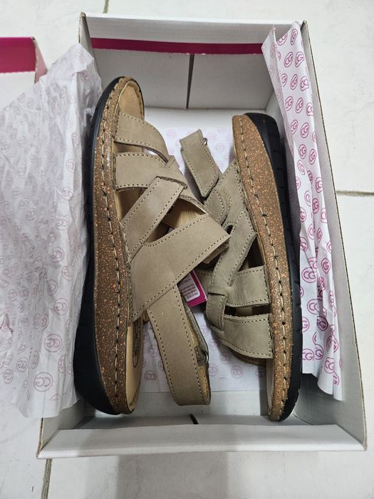 Vendo sandálias senhora