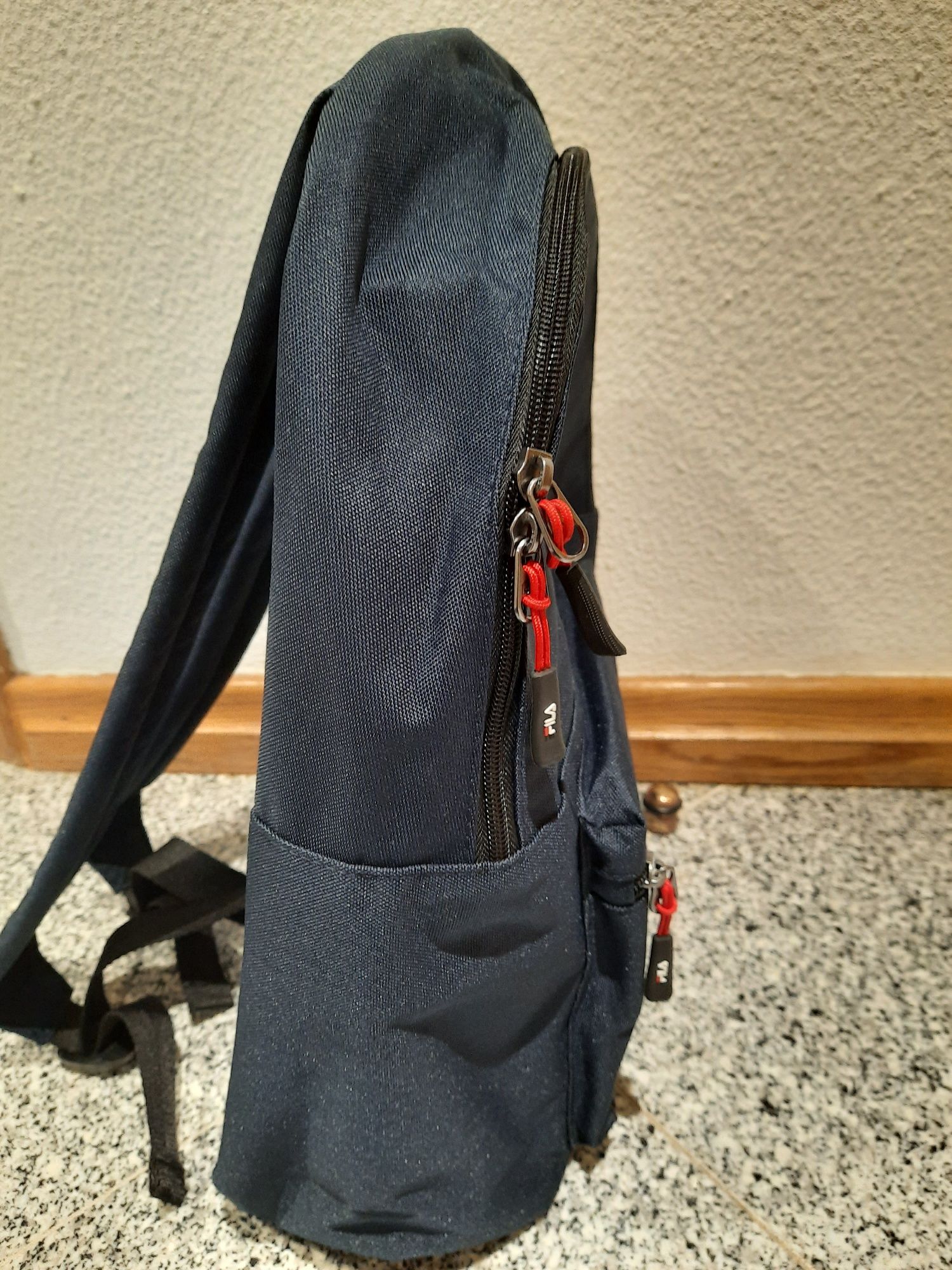 Mochila nova FILA azul escuro