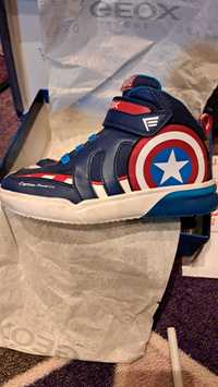 Buty GEOX z kolekcji Avengers ze świecącą podeszwą. Rozmiar 30.
