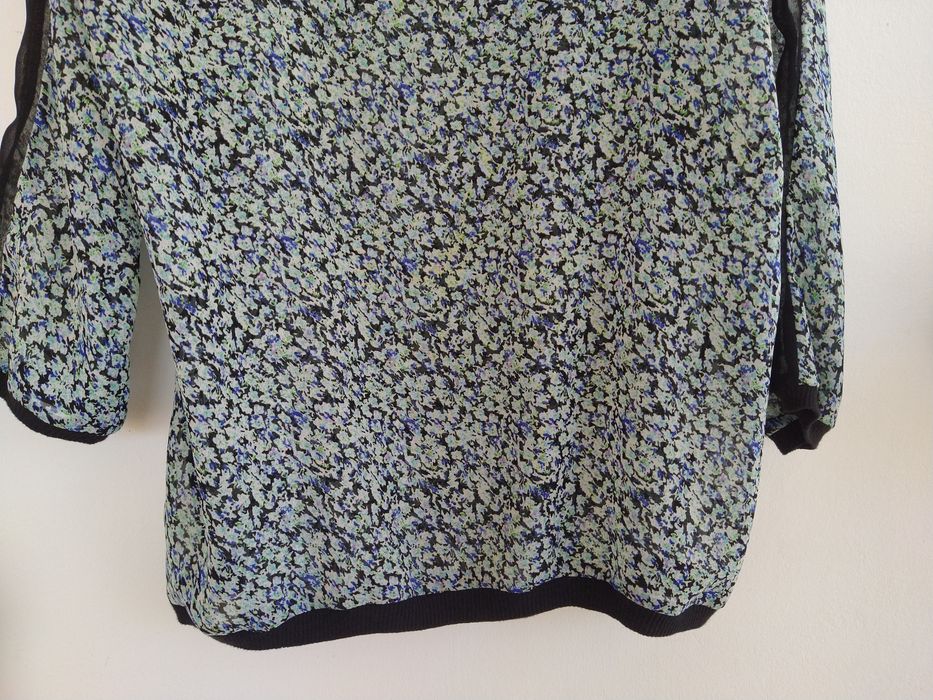 Blusa verde com padrão floral e detalhe nas mangas - Primark - Tam. 42