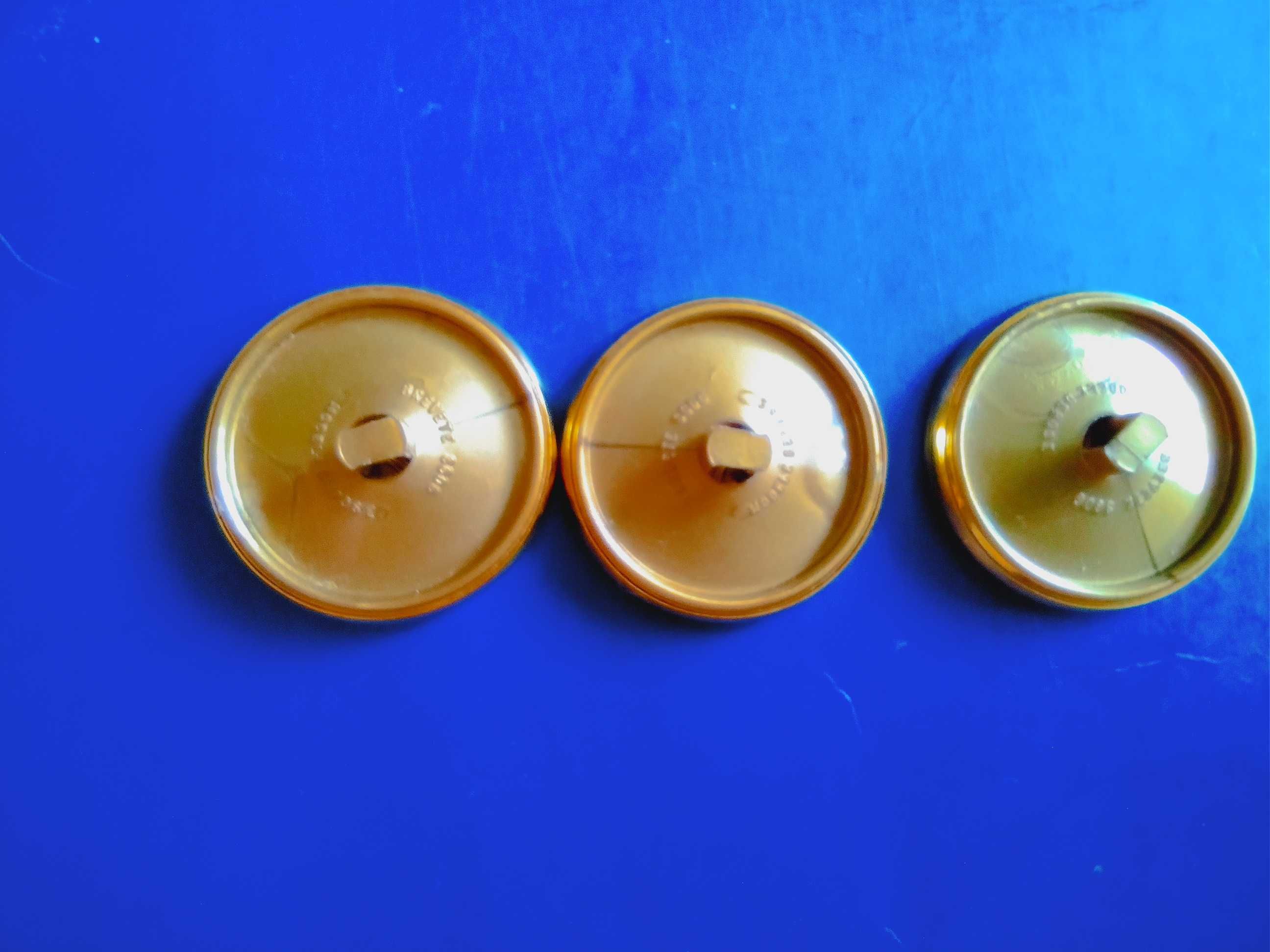 Złote plastikowe guziki płaskie z herbami 3 sztuki