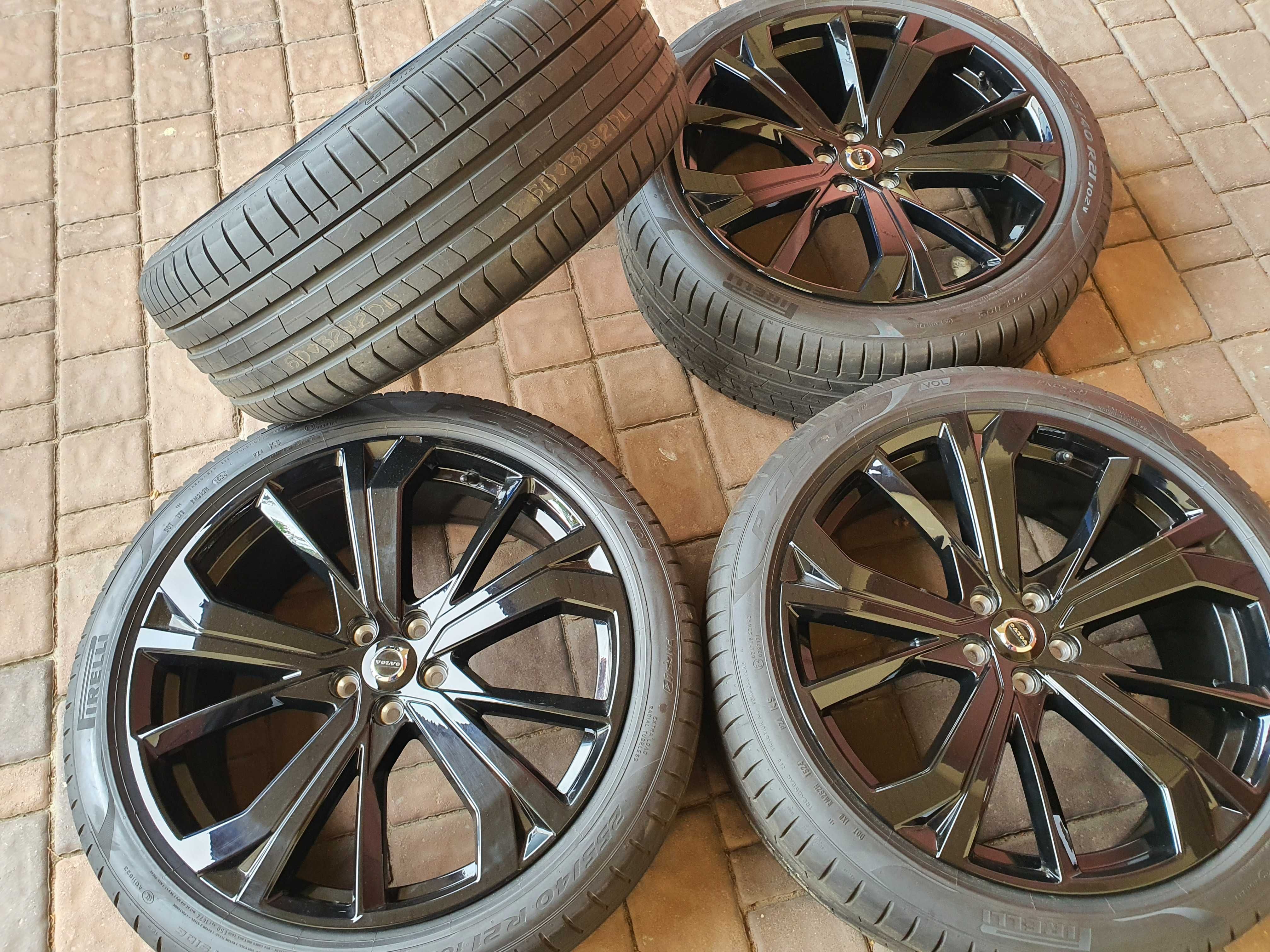 21 Volvo XC60 XC40 R-Design Ultra Black Edition 255/40 5x108 Lato