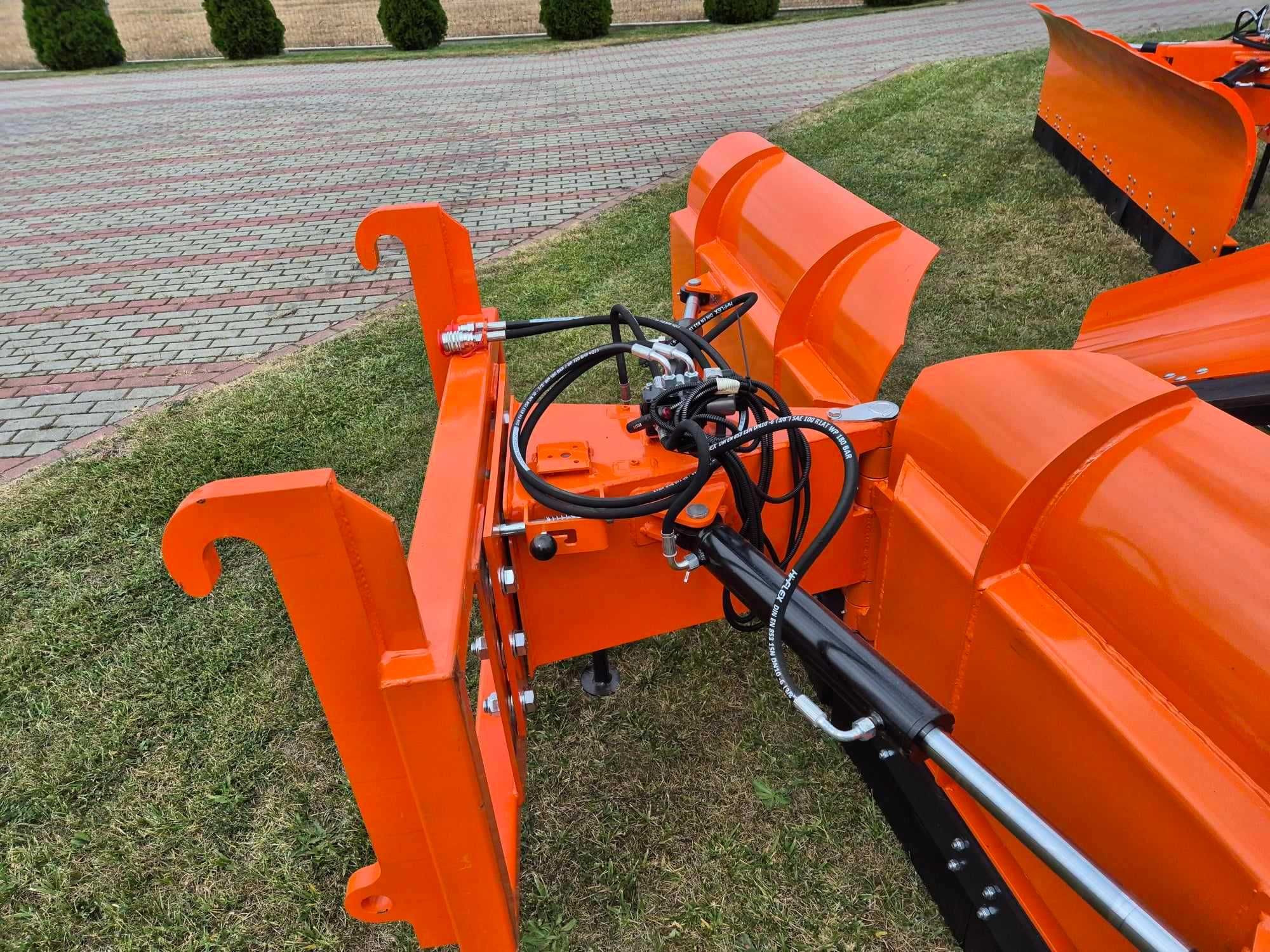 PŁUG DO ŚNIEGU, do JCB dwa siłowniki, (regulacja prawo-lewo i strzała)