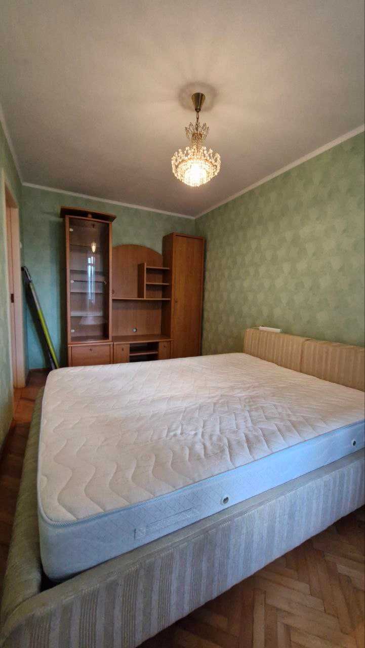 Продаж 2к біля метро 5 хв. Теремки вул.Глушкова 32. Вільна.