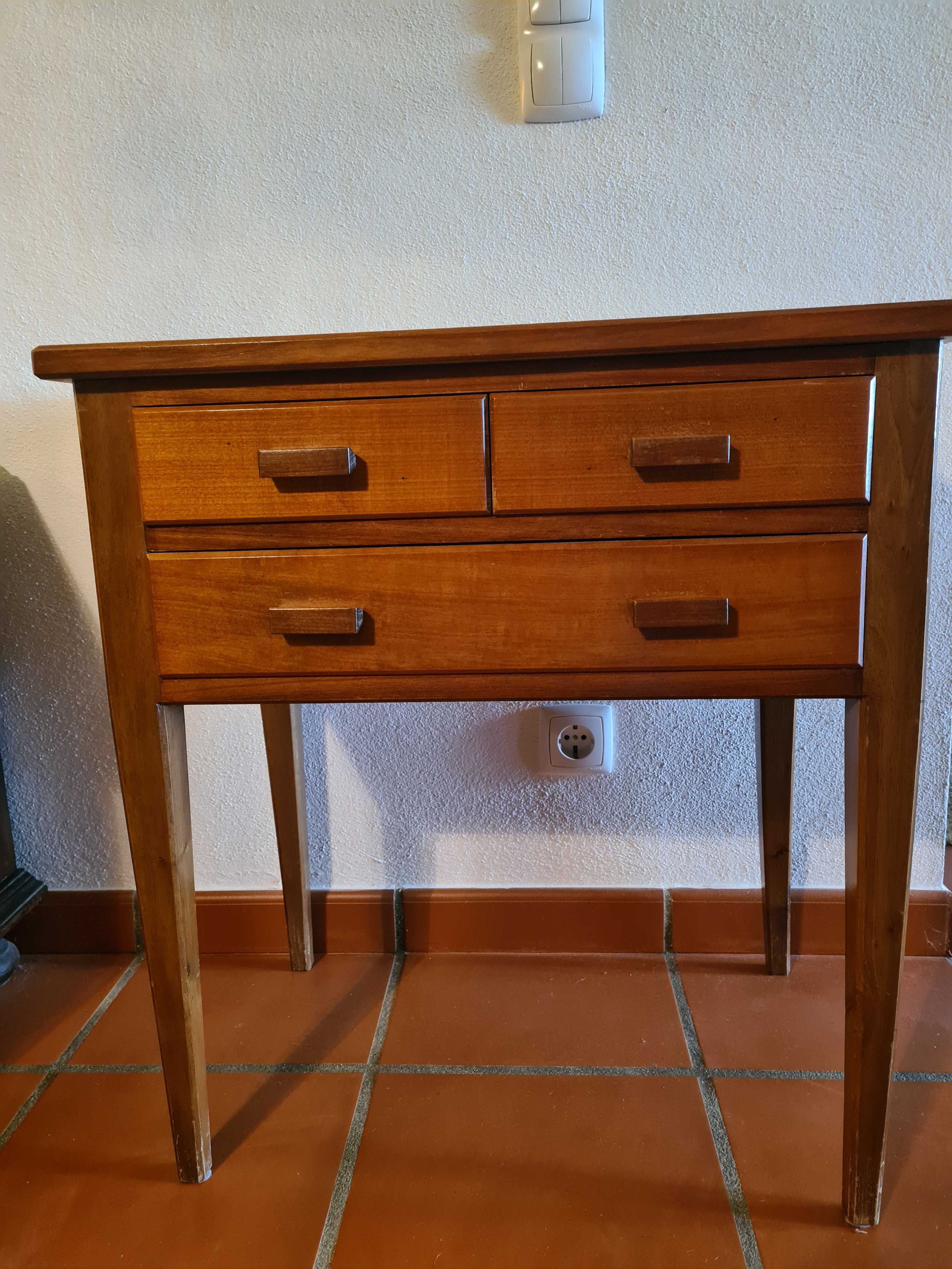 Mesa de apoio em carvalho