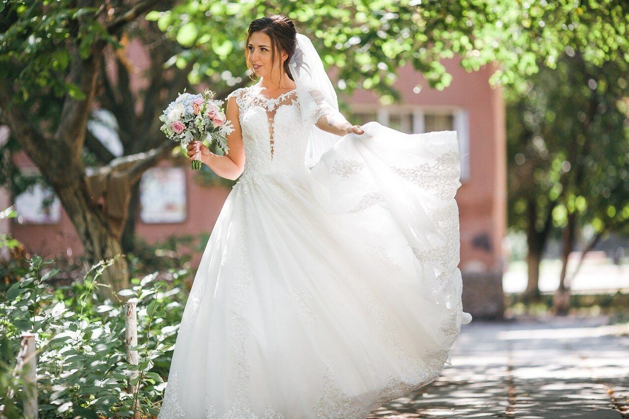 Очень красивое свадебной платье цвета айвори