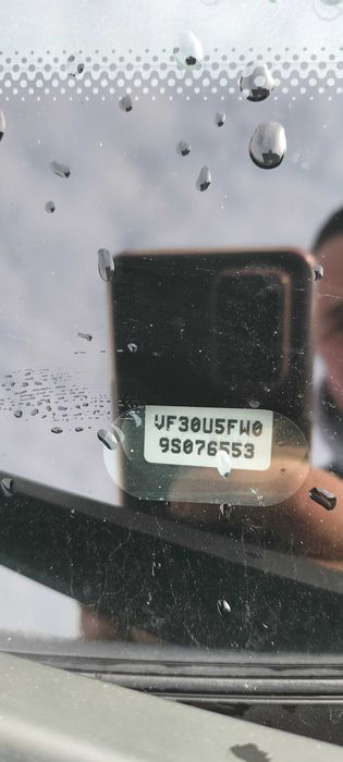 Чудовий автомобіль кросоверр.