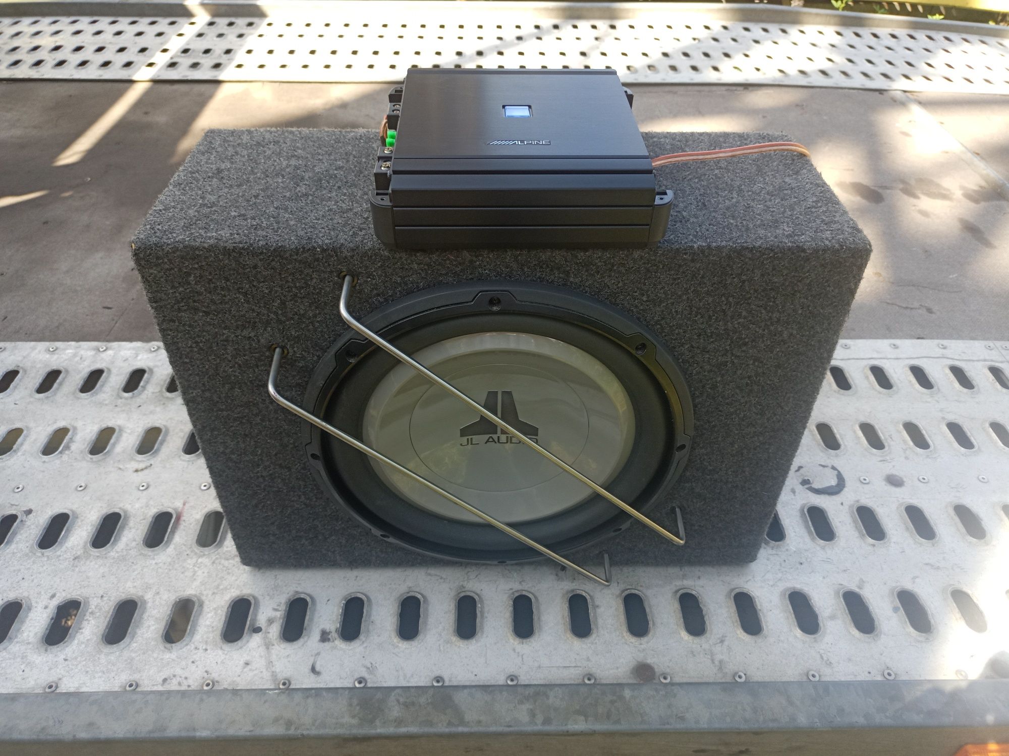 Subwoofer JL Audio USA + Wzmacniacz Alpine Stan Bdb
