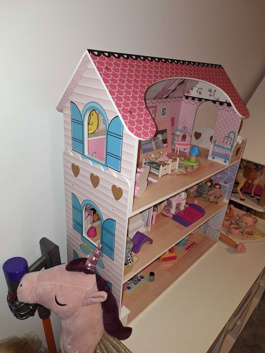 Casinha de Bonecas com acessórios