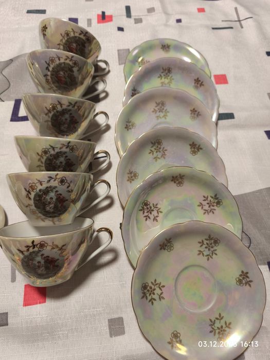 Продам Столовий та чайний сервізи " Мадонна" .