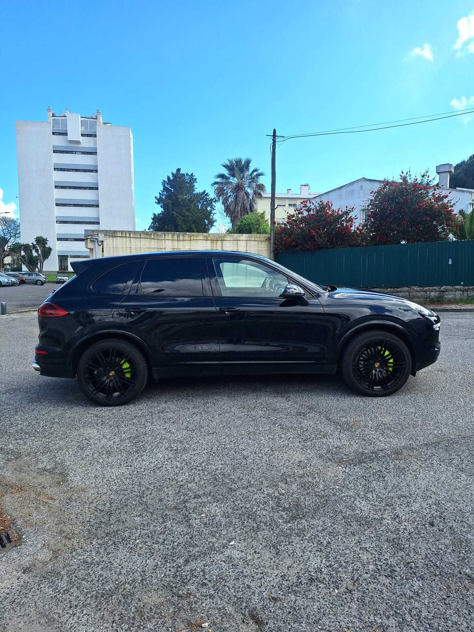 Porsche Cayenne S - Plug-in Hybrid Platinum Edition