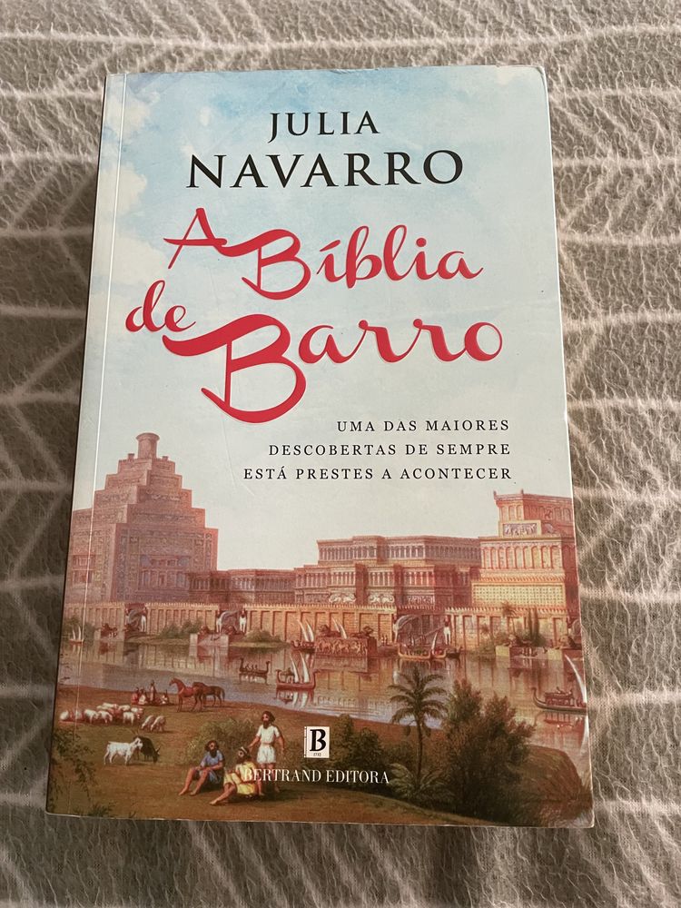 Livro “A Bíblia de Barro” de Julia Navarro