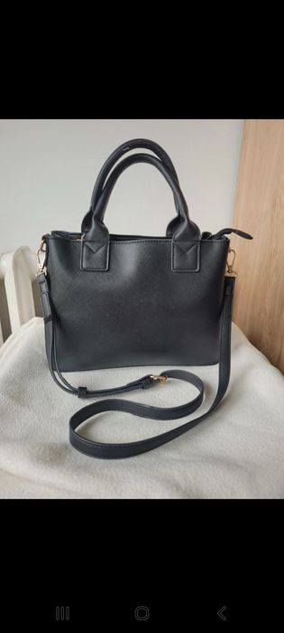 Mała pojemna czarna torebka