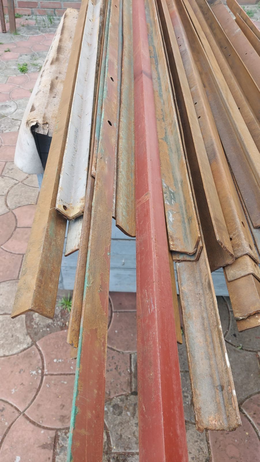 Продам уголки и трубы