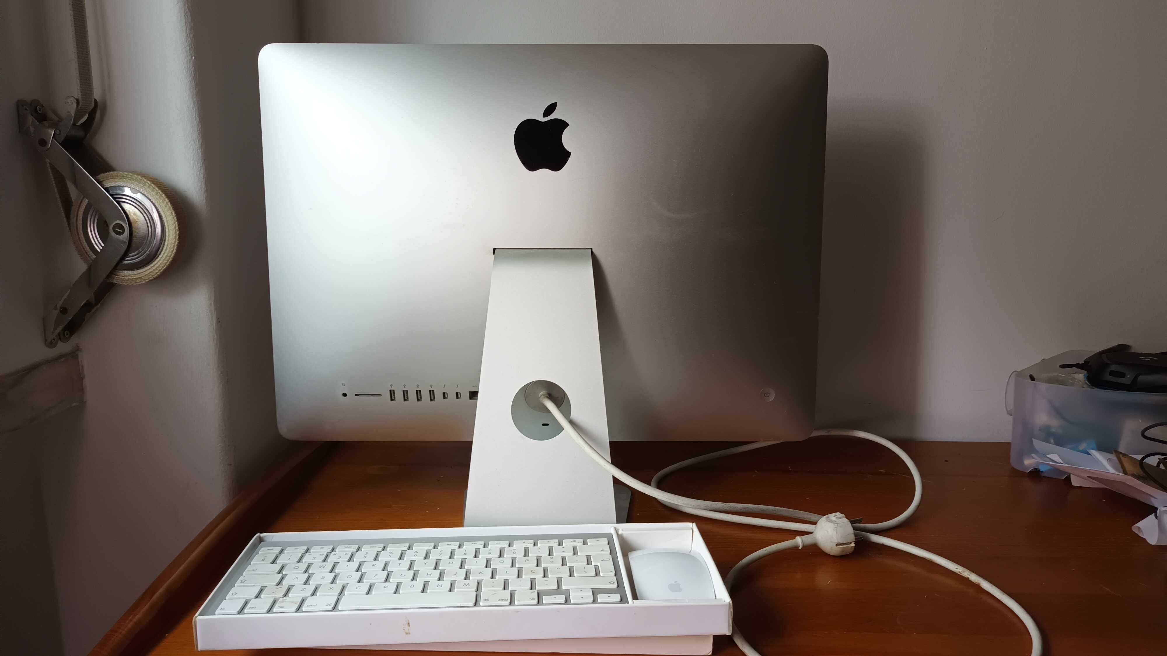 IMac 21''5 - 8gb Ram / Storage 1TB / 2013 / Com teclado e rato
