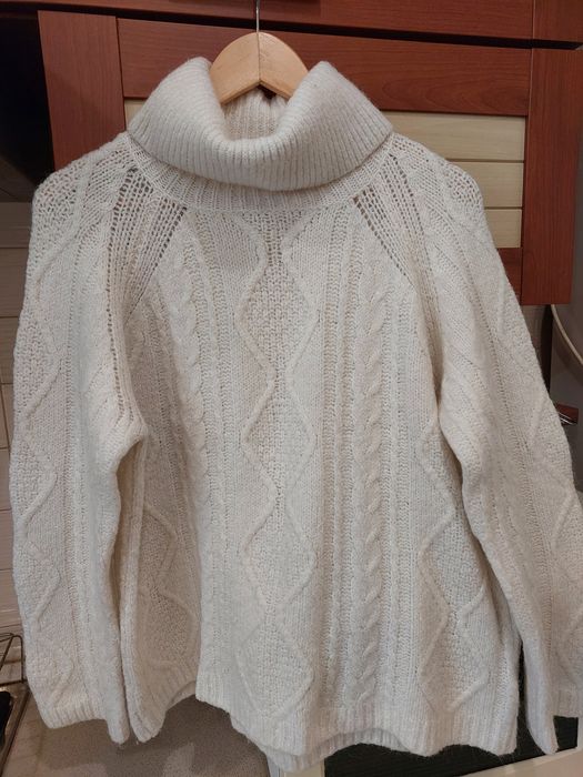 Жіночий светр, кофта