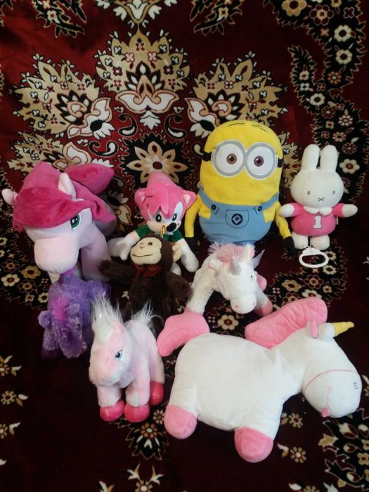 Іграшки мягкі дитячі одним лотом.
