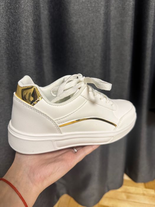 Продаю зручні кеди устілка 23.5