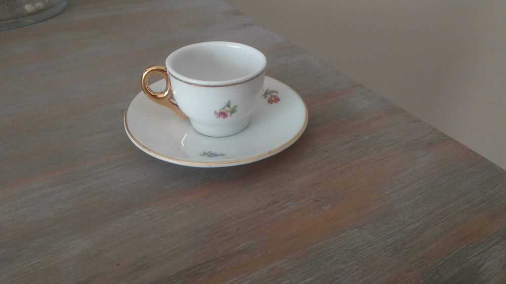 Chávena de café rara em porcelana