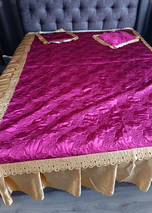 Дуже гарне покривало на двоспальне ліжко