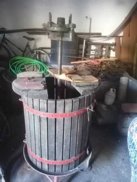 Prensa de uvas 120x80