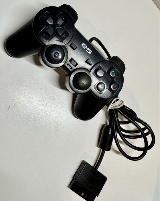 Pad do konsoli ps1/ps2 E5 re01084 mb/3004 uszkodzony