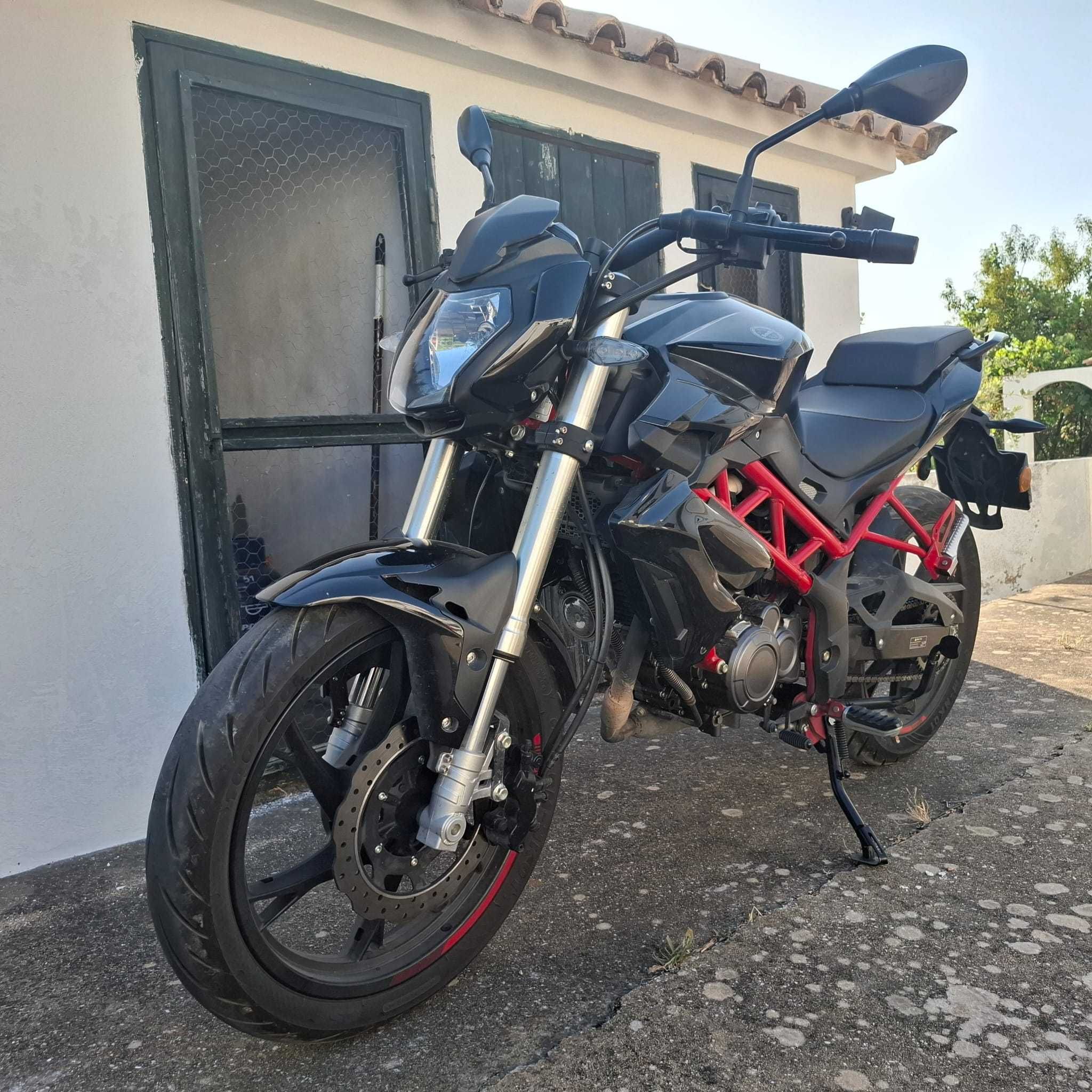 Moto Benelli BN125
