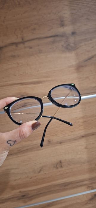Okulary korekcyjne/ oprawki czarno-złote modne