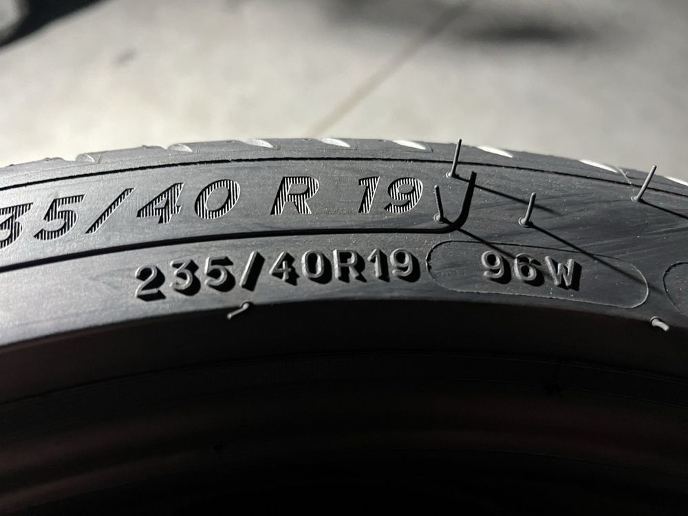 235/40/19 R19 Michelin Primacy 4 4шт новые