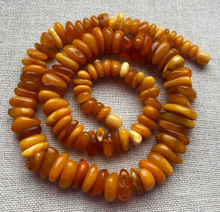 Королевский янтарь. Бусы.