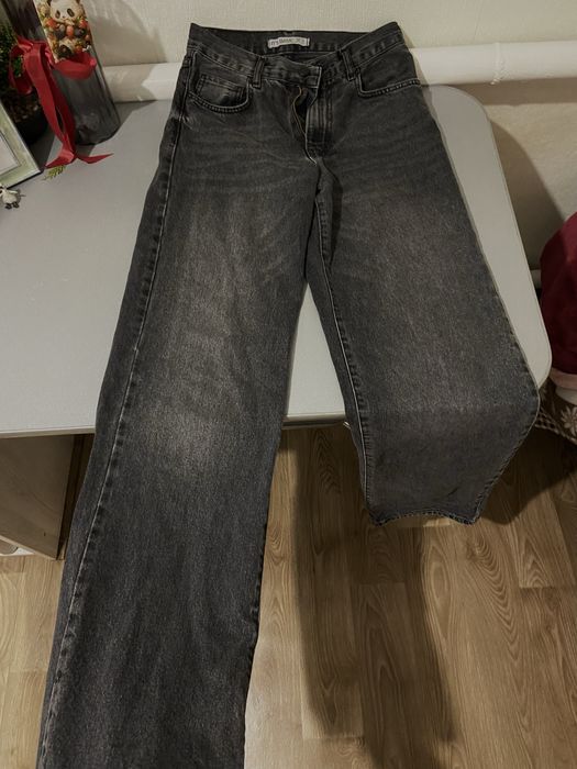 Джинси в чорному кольорі