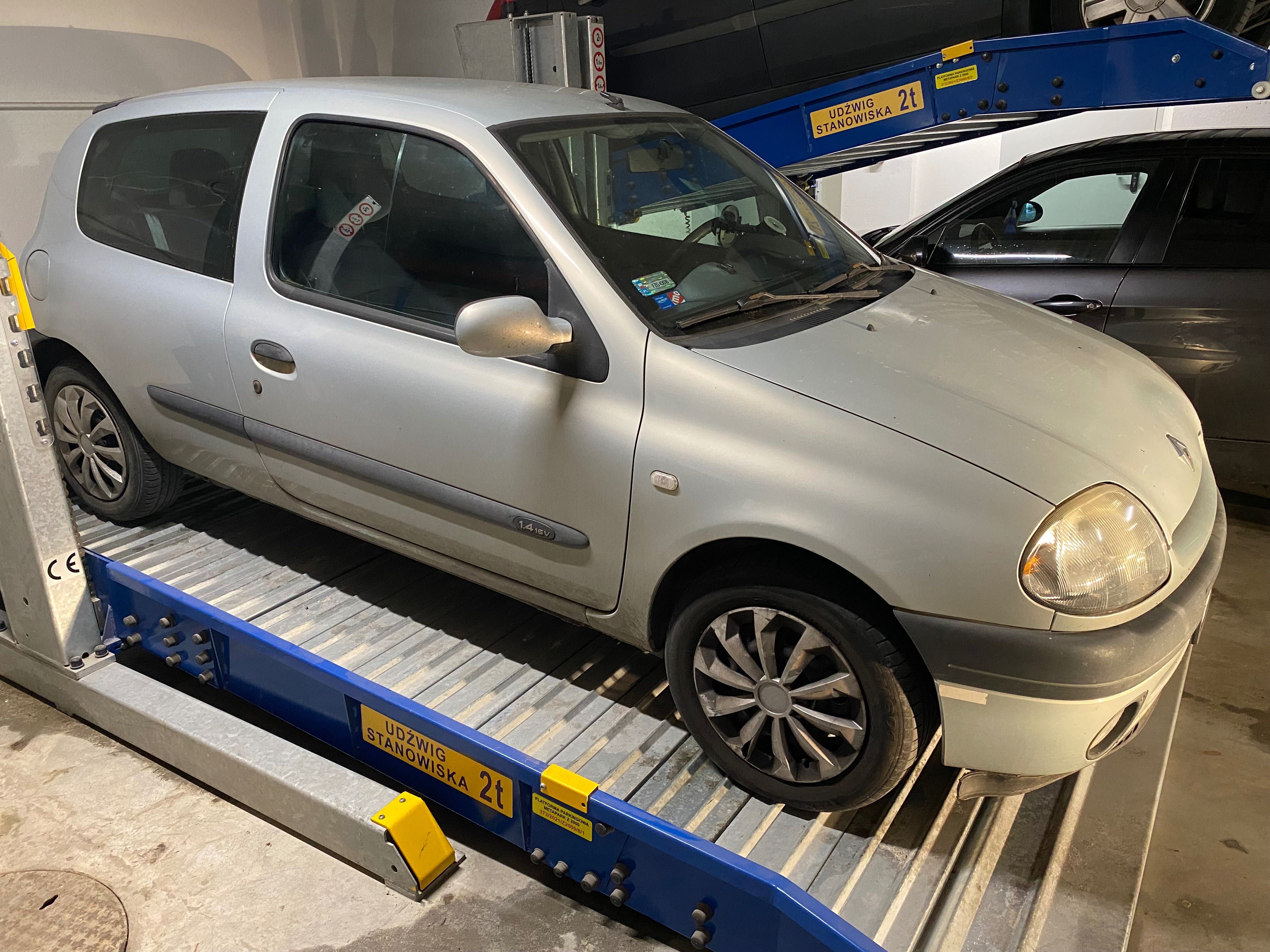 Renault Clio 2 1.4 benzyna 98 km.