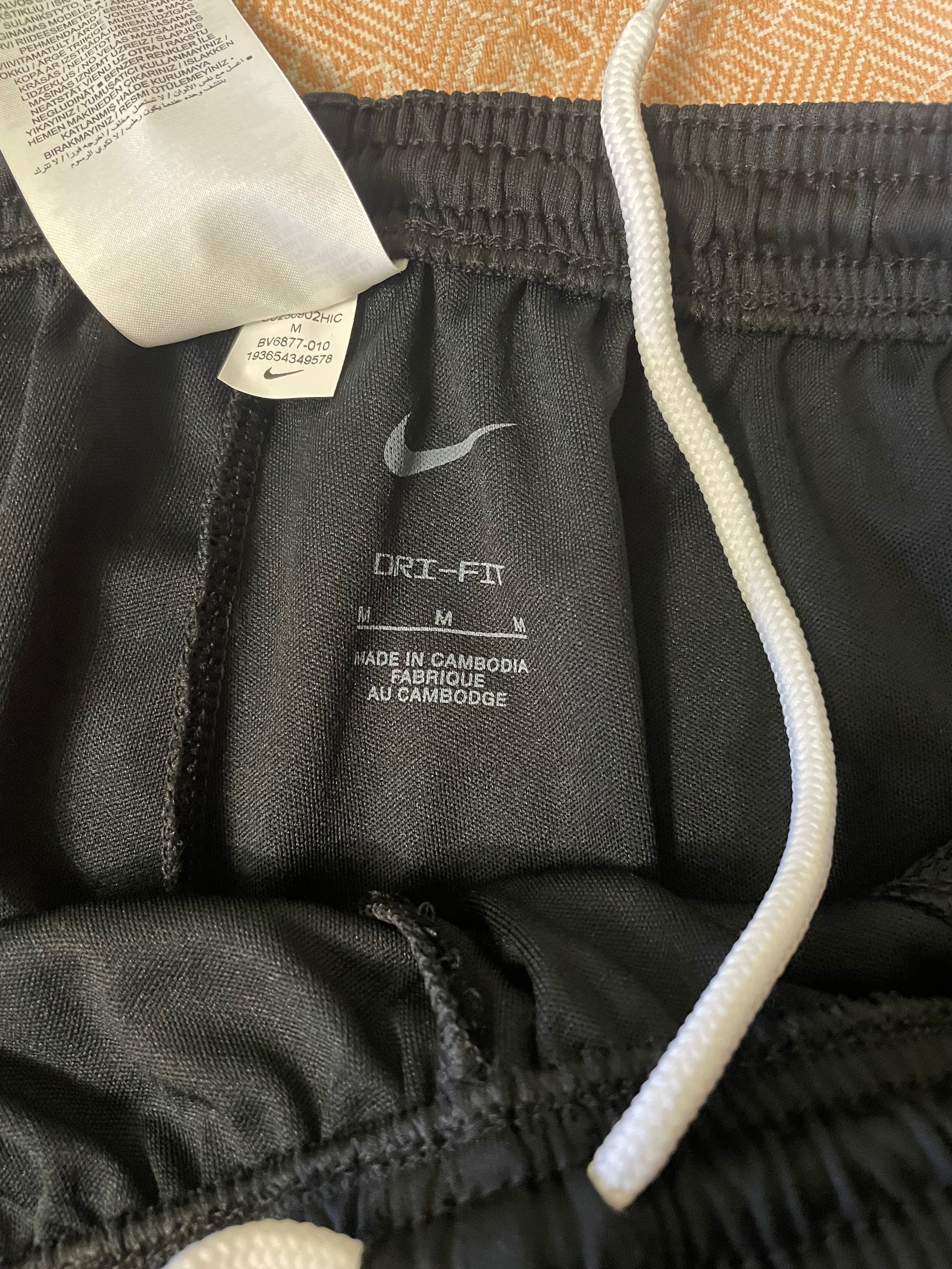 Продам спортивный костюм NIKE