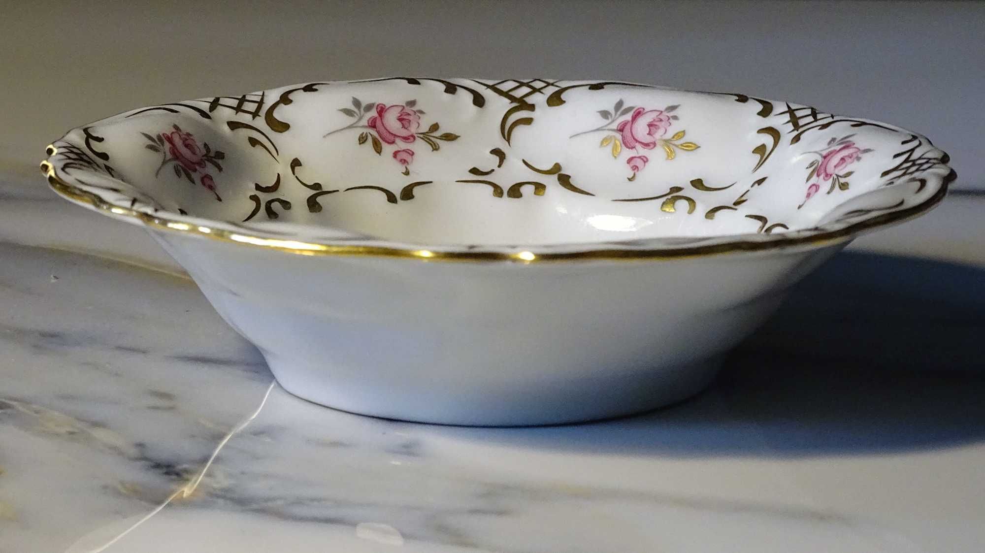 Porcelana Czechoslovakia: ręcznie złocony talerzyk/miseczka pałac