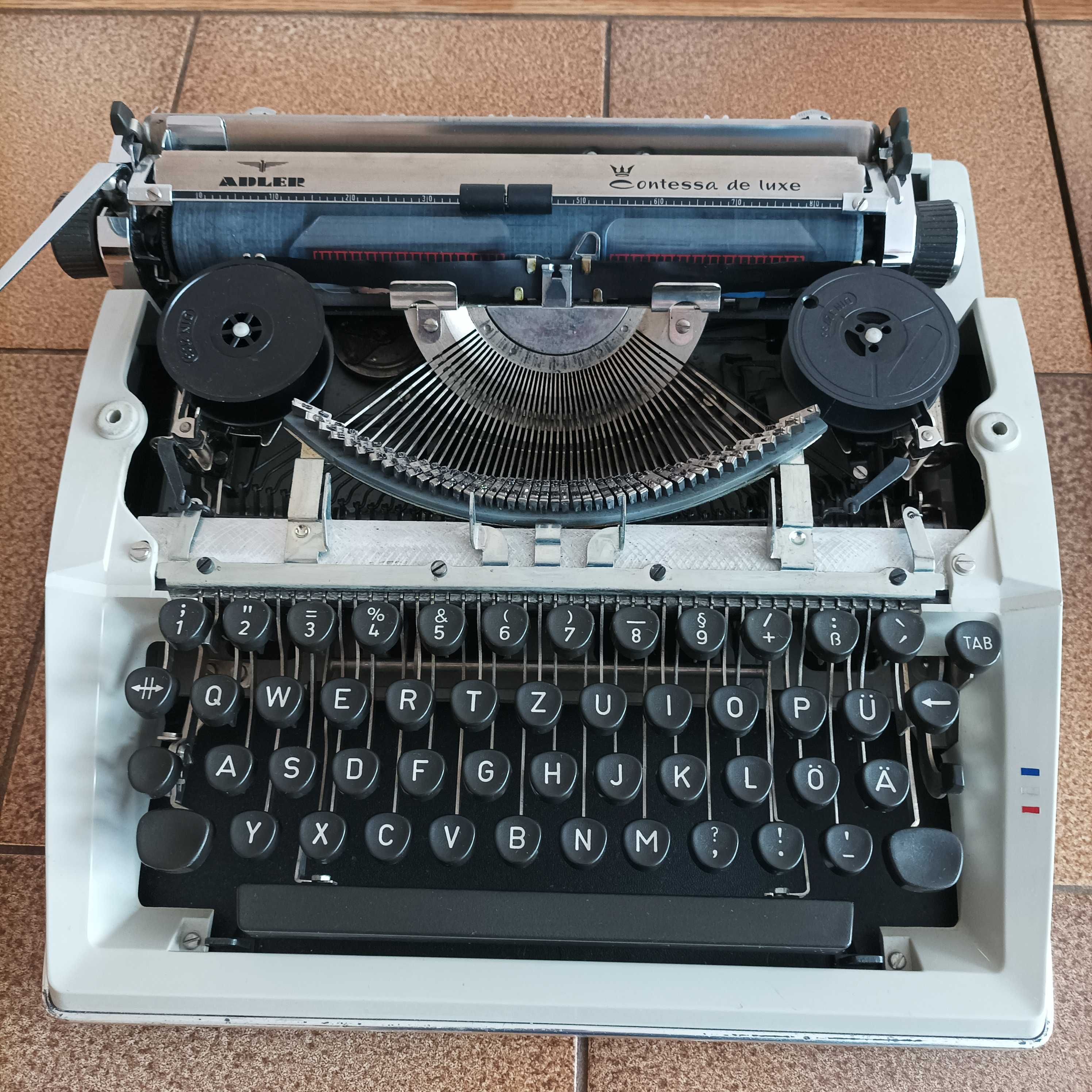 Stara walizkowa maszyna do pisania Adler Contenssa de luxe.