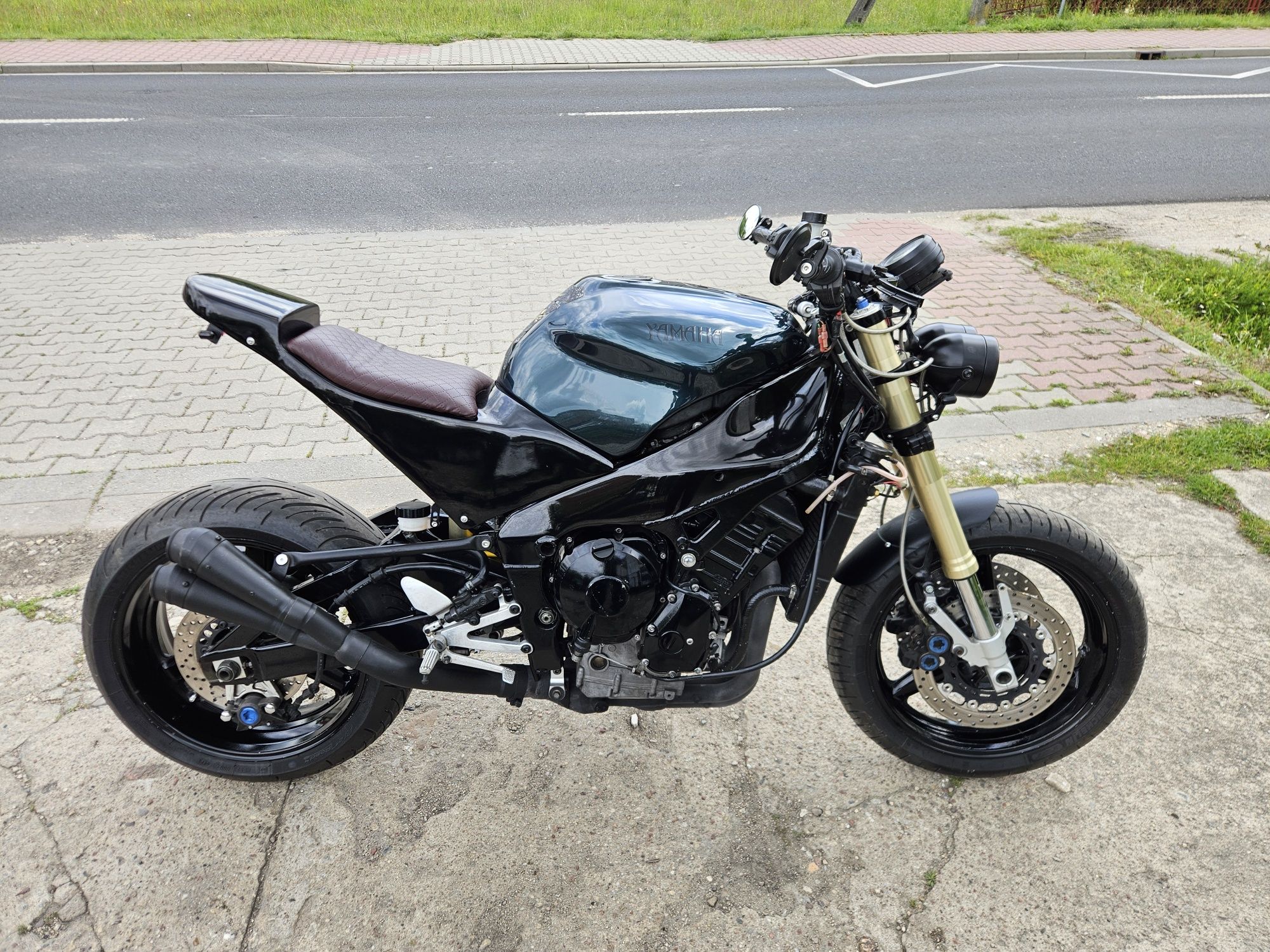 Yamaha YZF-R1 RN01 streetfighter custom
