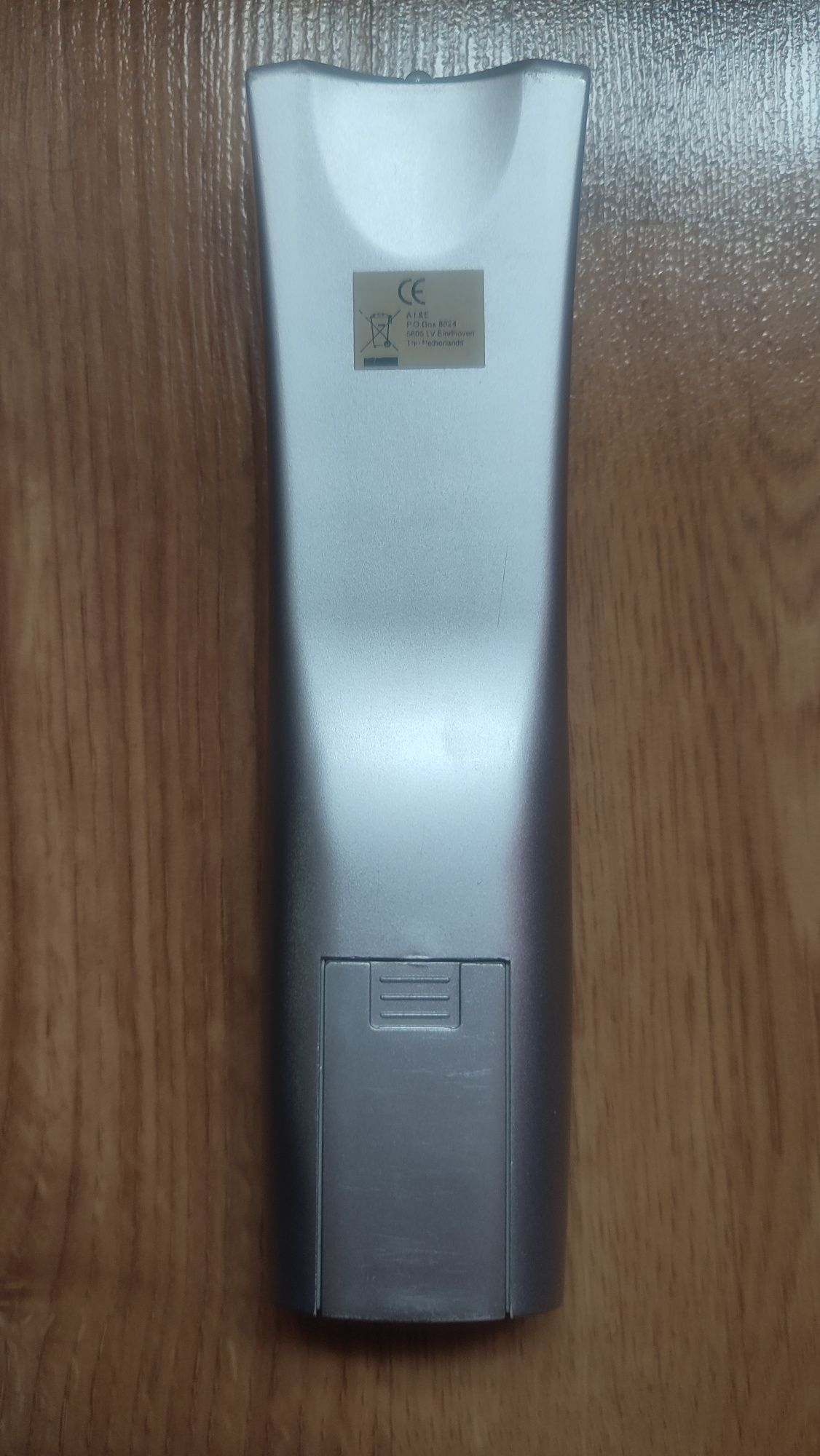 Pilot do telewizora uniwersalny model RM-950E