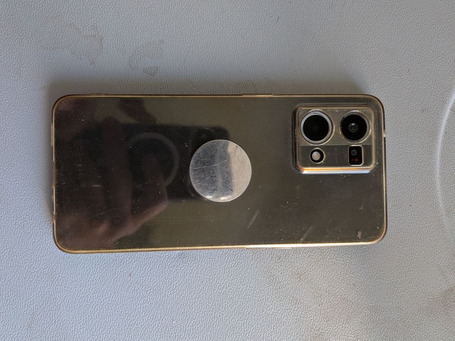 Oppo Reno 7 z etui i dodatkowymi szkiełkami na wyświetlacz