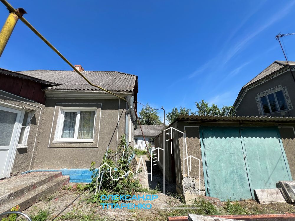 Продам будинок,Довжок в самому центрі!