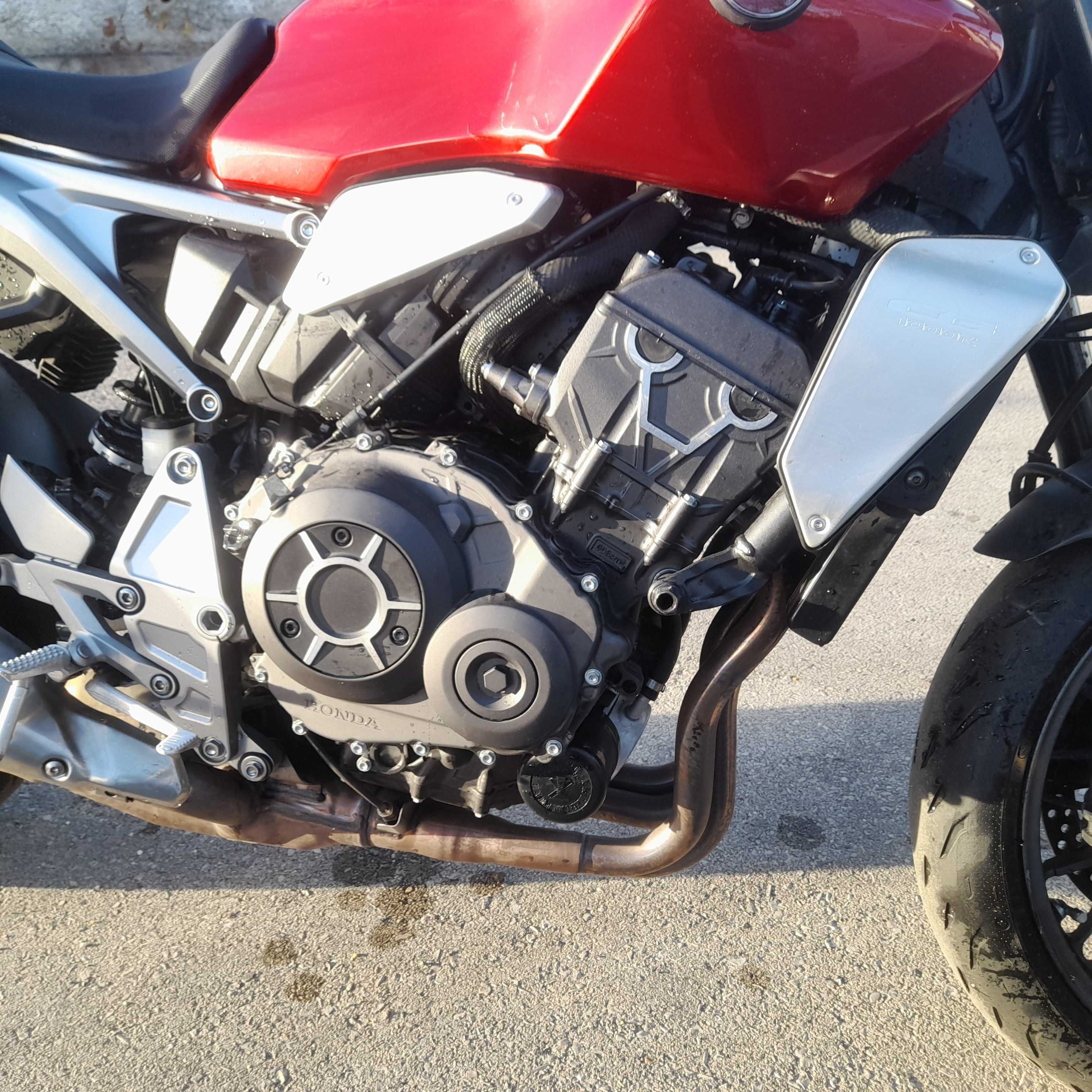 Honda CB 1000 R 2021, pequena queda