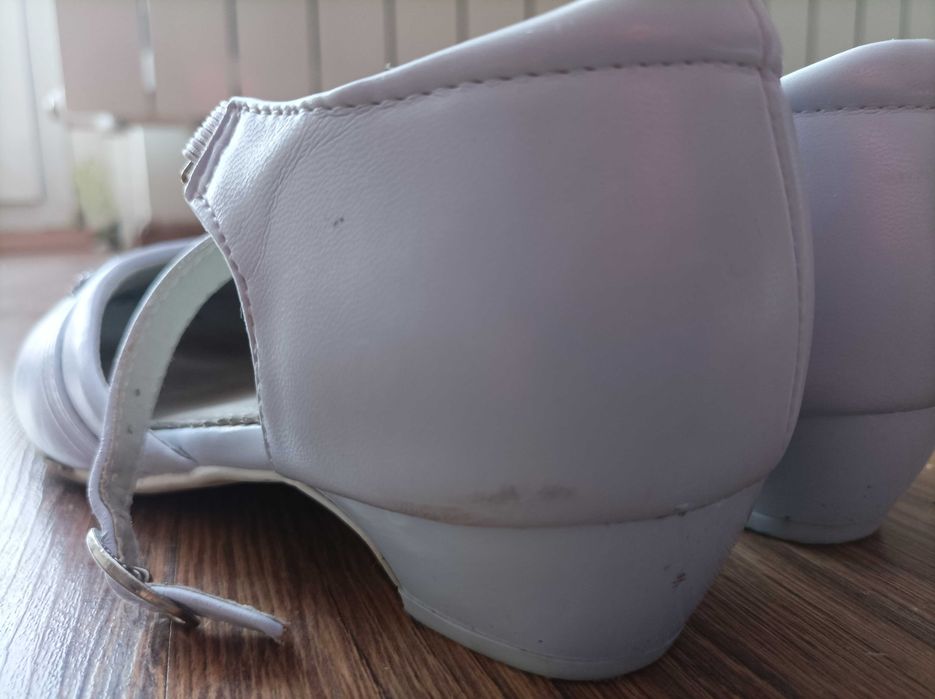 Buty białe komunijne 36