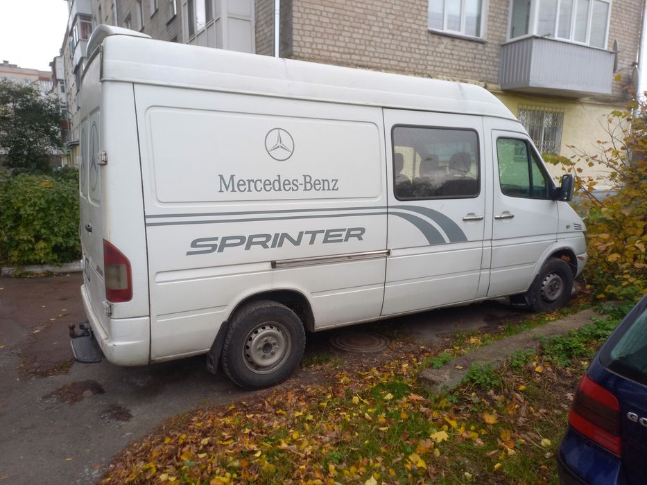 Автомобіль mersedes sprinret