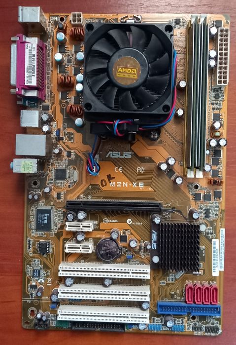 Материнка с полным комплектом . Цена 650грн ..