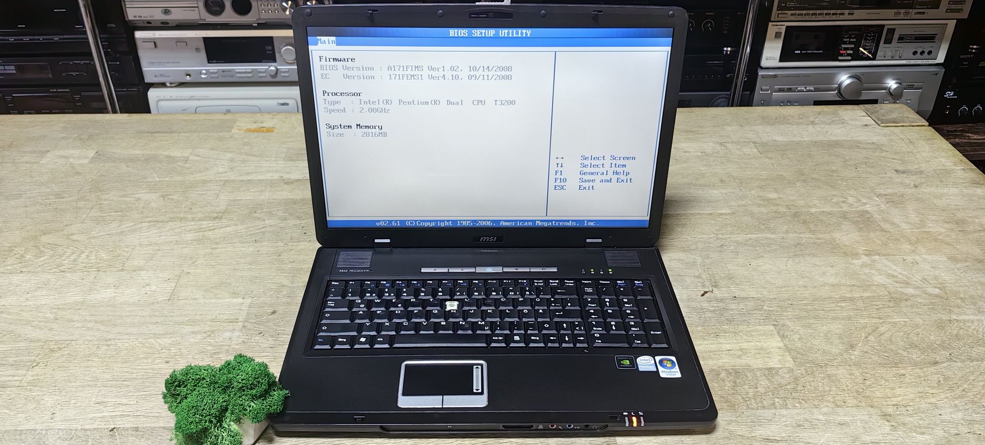 Ноутбук  Asus F102 B/MSI VR70S/Machines e627
