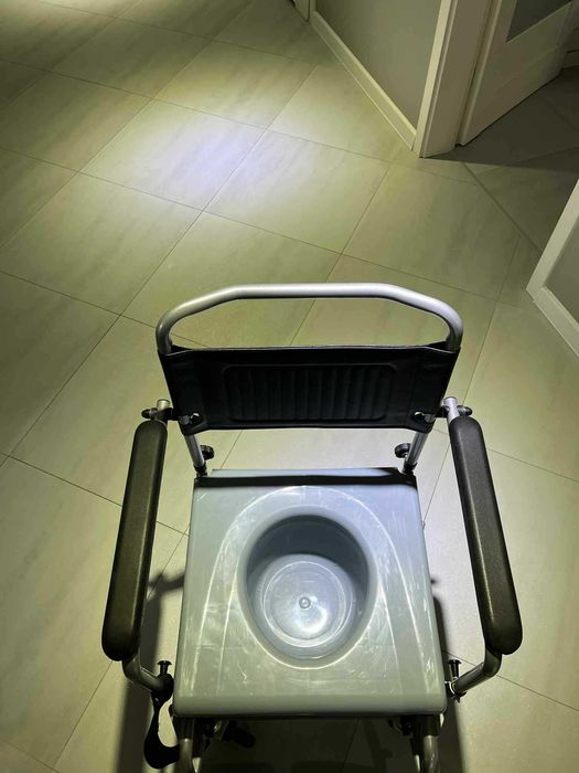 Przenośne WC na wózku