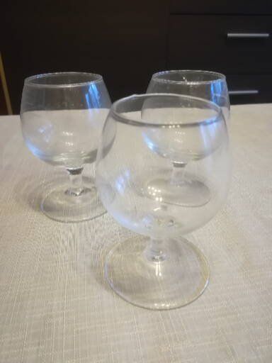 sprzedam kieliszki do koniaku brandy koniakówki pamiątka prl