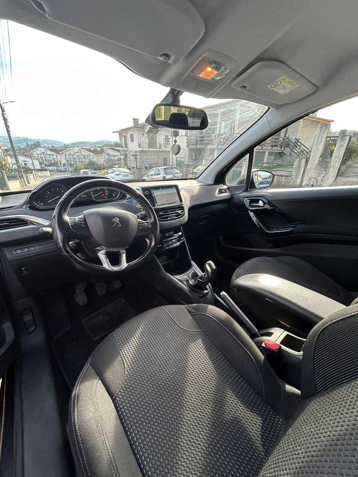 Peugeot 208 1.2 PureTech Allure | 8500€