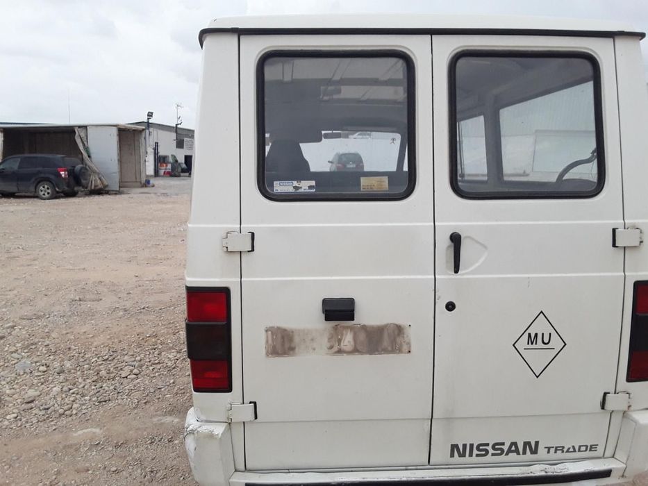 PORTA TRASEIRA ESQUERDA NISSAN TRADE