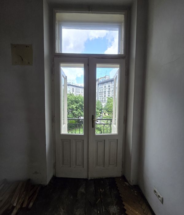 Stare drzwi balkonowe - stara kamienica KRAKOW